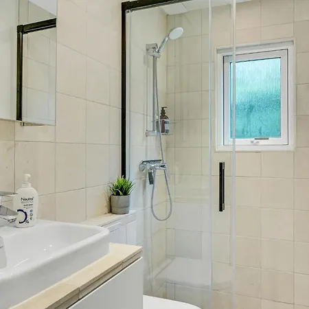 Amazing In With Wifi Holiday home